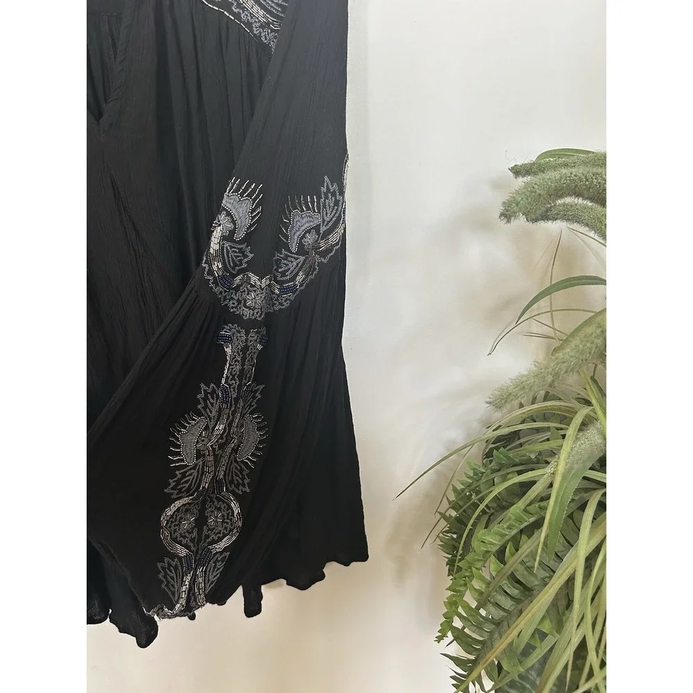 Free‎ People Sweet Fantasy Black Blue Boho Embroidered Beaded V Neck Blouse Sz M